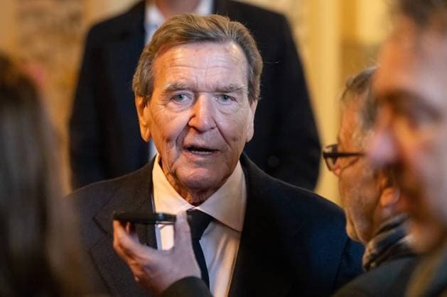 Former Chancellor Schröder at Meiningen Theater Former Chancellor Gerhard Schröder SPD comes to the State Theater Meiningen to see the La Boheme production of artist Markus Lüpertz l Meiningen Thuringia GERMANY