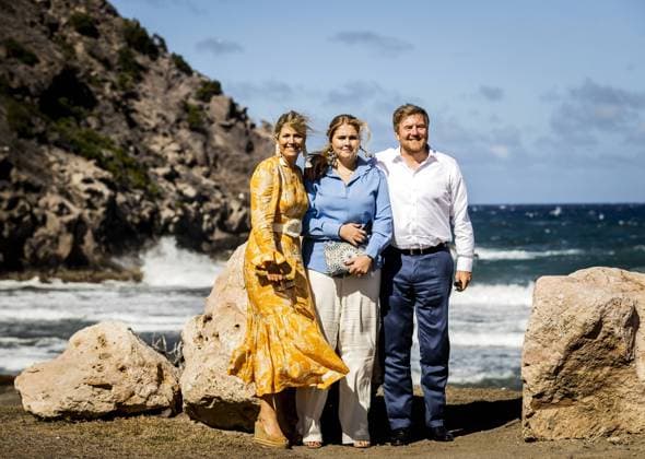ORANJESTAD King Willem Alexander, Queen Maxima and Princess Amalia pose for a photo opportunity on St Eustatius The Crown Princess has a two week introduction to the countries of Aruba, Curacao and Sint Maarten and the islands that form the Caribbean Netherlands Bonaire, Sint Eustatius and Saba ANP REMKO DE WAAL netherlands out belgium out  Copyright: xx x462381015x originalFilename: 462381015.jpg