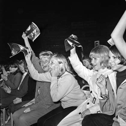 ARCHIVE 1964 07 28 Devoted Beatles fans in the audience when the British pop group The Beatles performs at Johanneshovs Isstadion in Stockholm July 28th 1964 Stockholm Sweden x1047x  Copyright: xFreddyxLindströmx xTTx x BEATLES-STOCKHOLM 1964