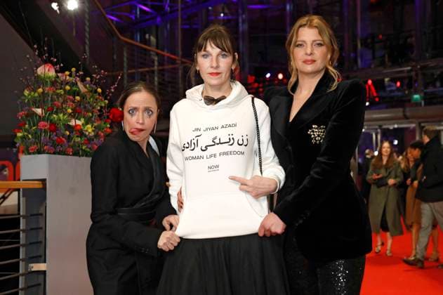 Anna Thalbach, Meret Becker and Jördis Triebel at the festival opening and the premiere of the feature film She Came to Me at the Berlinale 2023 73 Berlin International Film Festival at the Berlinale Palast Berlin, 16 02 2023 Foto:xD.xBedrosianx xFuturexImage