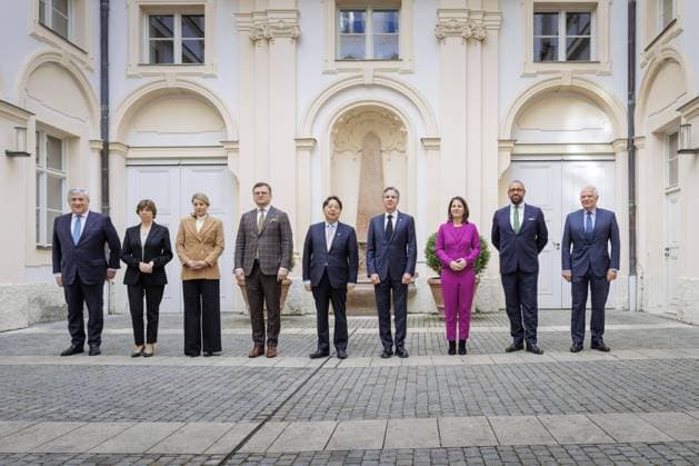 Family photo with f l n r Antonio Tajani, Foreign Minister of Italy, C Copyright: xKiraxHofmannx