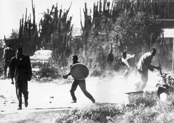 SECRET POLITICS 70 Over 100 black schoolchildren killed in Soweto, South Africa Demonstration in the black suburb of Johannesburg protesting the use of Afrikaans in schools The protest turned into a massacre when riot police opened fire on the demonstrating students SOWETO SOUTH AFRICA F PHOTO x450x  Copyright: xUPIx SEK70SOWETO