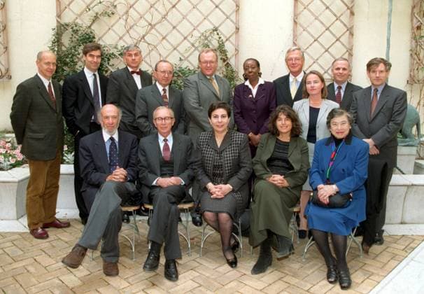 SCANPIX SWEDEN, 1999 09 21 Lunch at Sagerska Huset for the Independent Kosovo Commission Back row from left Professor Jacques Rupnik, Professor Michael Ignatieff, Mr Jan Urban, Justice Richard J Goldstone, Prime Minister Göran Persson, Professor Grace D  Copyright: xMarkxEarthy TTx 50050