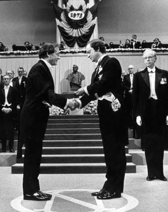 File Sweden Nobel 1973 Chemistry laureate Geoffrey Wilkinson, Great Britain receives his prize from the hands of his majesty King Carl XVI Gustaf Wilkinson shares the prize witrh Ernst Otto Fischer, STOCKHOLM Sweden PB KOD 1001 x1001x  Copyright: xJANxCOLLSIÖÖx GEOFFREY WILKINSON