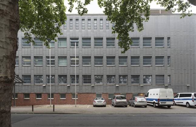 <p>Außenansicht der Justizvollzugsanstalt am Mittwoch, den 17. Juni 2020 in Duisburg Hamborn. Deutschland NRW Duisburg Copyright: TanjaxPickartz