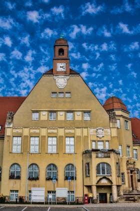 heidenau, deutschland - 16.09.2020 - hausfront vom alten rathaus heidenau, deutschland - 16.09.2020 - hausfront vom alten rathaus Copyright: xZoonar.com ArTox 19285314