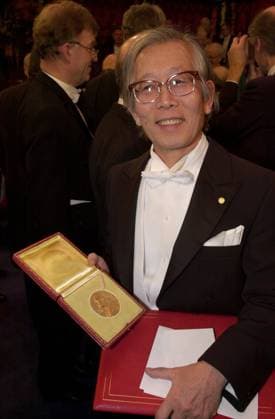 SCANPIX SWEDEN, 2000 12 10 Nobel Prize ceremony 2000 at Stockholm Concert Hall In the picture, chemistry laureate Hideki Shirakawa is seen with his prize Coat STOCKHOLM SWEDEN Nobel2000 x50030x  Copyright: xAndersxWiklund TTx NOBEL 2000 KONSERTHUSET
