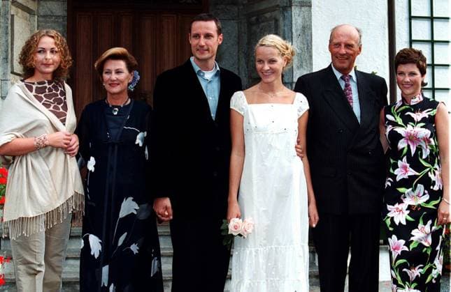 OSLO 010823 Mette Marit Tjessem Hoiby and Crown Prince Haakon of Norway invited friends and royalties to a private party at Skaugum Thursday August 23, 2001 Here the Norway Royal Family and Linda Tanevik L OSLO x1012x  Copyright: xTonixSicax