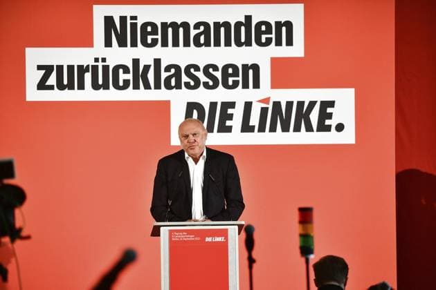 <p>Ulrich Schneider spricht am 24. September 2022 beim Landesparteitag ihrer Partei DIE LINKE im Hotel Vienna House Andel s Berlin in Berlin Friedrichshain. FOTO: Jörg Krauthöfer Funke Foto Services< p> <p > Arbeit Berlin Copyright: JörgxKrauthöfer