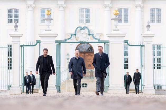 Two-day closed meeting of the German government at Meseberg Castle Day 2 Robert Habeck, Olaf Scholz and Christian Lindner from left on the way to the final press conference Two-day closed meeting of the German government at Meseberg Castle Day 2 Robert Habeck, Olaf Scholz and Christian Lindner from left on the way to the final pres