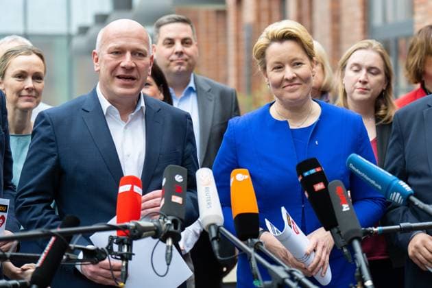 Coalition negotiations between CDU and SPD Franziska Giffey, SPD, Governing Mayor of Berlin, Stefan Evers, CDU, Kai Wegner, CDU, State Chairman of CDU Berlin, Raed Saleh, SPD, Chairman of SPD Berlin, Coalition negotiations between CDU and SPD Berlin Berlin GER