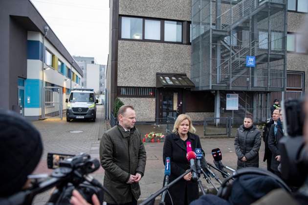 Federal Minister of the Interior Nancy Faeser SPD and the Senator of the Interior of Hamburg, Andy Grote, visit on Friday af Copyright: epd-bild PhilippxReiss epd-Zeugen_Jehovas_Hamburg24 - Kopieren