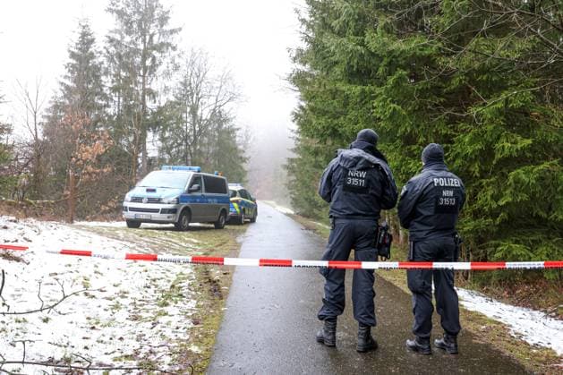 Meanwhile, there is sad certainty With the body found on Sunday, it is the 12 year old Luise F from Freudenberg was missing since Saturday evening The site where the body was found was widely cordoned off Large-scale operation on 12 03 2023 in Freudenberg Germany