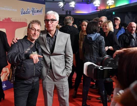Martin Semmelrogge und Ralf Richter (v.l.) posieren auf dem roten Teppich anläßlich der Welturaufführung für die Goosen-Verfilmung Radio Heimat am Donnerstag, dem 10.11.2016 im UCI Kino in Bochum. Foto: Gero Helm FUNKE Fotoservices. Martin Semmelrogge und Ralf Richter (v.l.) posieren auf dem roten Teppich anläßlich der Welturaufführung für die Goosen-Verfilmung Radio Heimat am Donnerstag, dem 10.11.2016 im UCI Kino in Bochum. Deutschland NW Bochum Copyright: GeroxHelm