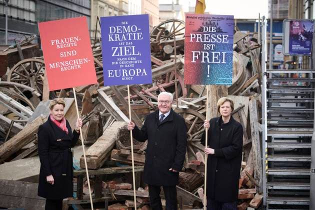Opening of the Berlin Weekend for Democracy on the occasion of 175 years of the March Revolution Opening of the Berlin Weekend for Democracy on 18 03 2023 on the occasion of 175 years of the March Revolution at the art installation of a historical