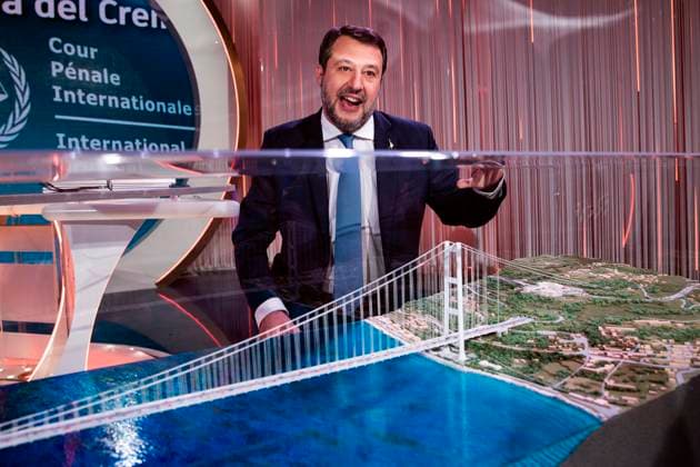 Bilder des Jahres 2023, News 03 März News Themen der Woche KW12 News Bilder des Tages March 22, 2023, ROME, ITALIA: Italian Minister of Infrastructure and Transport, Matteo Salvini, shows the model of the bridge project over the Strait of Messina during the RAI tv program Cinque minuti (Five Minutes), hosted by Bruno Vespa, in Rome, Italy, 22 March 2023..ANSA ANGELO CARCONI ROME ITALIA - ZUMAa110 20230322_zaf_a110_084 Copyright: xAngeloxCarconix