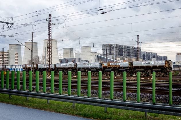 Jaenschwalde power plant DEU Germany Brandenburg Peitz, 30 03 2023, coal train of the LEAG plant railroad in front of the Jaenschwalde lignite-fired power plant in the Lusatian coalfield, The power plant of the energy company LEAG has six 500 MW units and AF_Jaenschwalde_36049.jpeg
