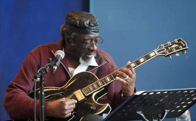 <p>James Blood Ulmer beim Soundcheck vor seinem Auftritt im Kunstmuseum auf am Sonntag, 08. April in Bochum. Ulmer und die Begleitband The Thing sind der Topact des Ruhr Jazzfestival, welches drei Tage dauert. Deutschland NRW Bochum Copyright: DietmarxWäsche