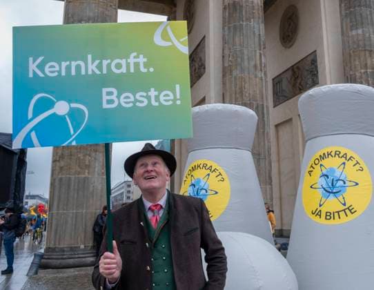 Pro Atomkraft Germany, Berlin, 15 04 2023, demonstration rally of organizations against nuclear phaseout, Brandenburg Gate, nuclear power Best , Â