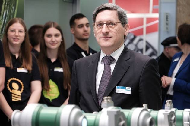 17 04 2023 xkhx Hannover, Messe, Fair Opening tour Hannover Messe 2023 Indonesia is partner country of Hannover Messe this year Tour EBM Pabst picture shows Dr Klaus Geißdörfer EBM Papst KH