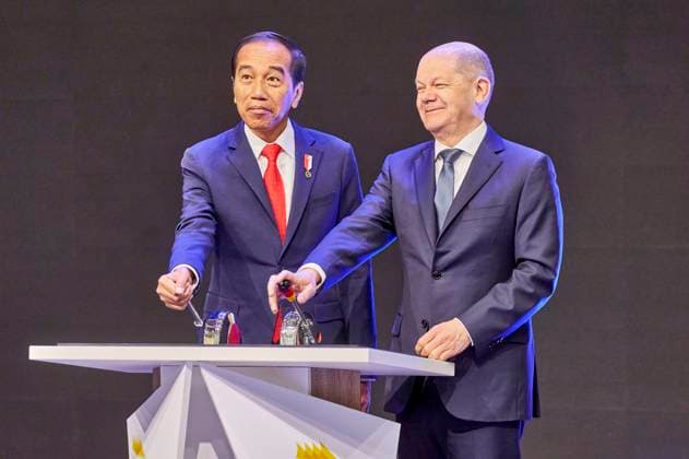 Joko Widodo and Olaf Scholz during the opening tour of the Hannover Messe 2023 at the Hannover Exhibition Grounds, 17 04 2023. Foto:xU.xStammx xFuturexImage