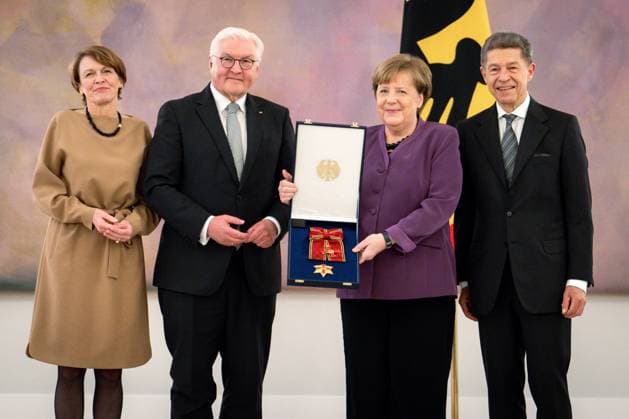 Award of the Grand Cross of the Order of Merit of the Federal Republic of Germany to Chancellor a D Angela Merkel Group photo Elke Buedenbender, German President Frank Walter Steinmeier, Chancellor a D Angela Merkel and husband Joachim Sauer with the Grand Cross of the Order of Merit of the Federal Republic of Germany to Chancellor a