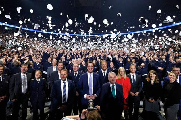 Leverkusens Lord Mayor Uwe Richrath SPD , NRW Minister President Hendrik Wüst CDU and NRW Interior Minister Herbert Reul CDU with prospective police officers throwing their caps at the swearing-in ceremony of the NRW police at the Lanxess Arena Cologne, 19 04 2023 NRW Germany Copyright: xChristophxHardtx