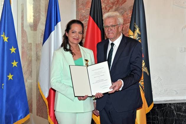 Award of the Order of Merit of the State of Baden Württemberg Winfried Kretschmann Bündnis 90 Die Grünen Prime Minister of Baden Württemberg and Natalia Wörner on the occasion of the award of the Order of Merit of the State of Baden Württemberg on 22 04 2023 in Mannheim Castle 20230422MWI64232