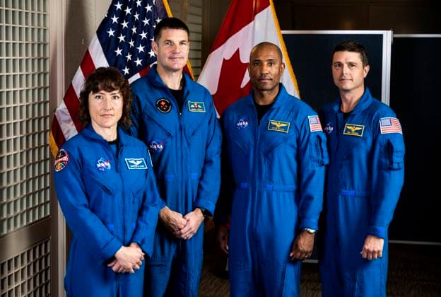 Bilder des Jahres 2023, News 04 April News Themen der Woche KW17 News Bilder des Tages April 25, 2023, Ottawa, ON, CAN: The crew of Artemis II, Christina Hammock Koch, left, Jeremy Hansen, Victor Glover, and Reid Wiseman, are shown at the U.S. Embassy in Ottawa, Tuesday, April 25, 2023. Ottawa CAN - ZUMAc35_ 20230425_zaf_c35_035 Copyright: xJustinxTangx