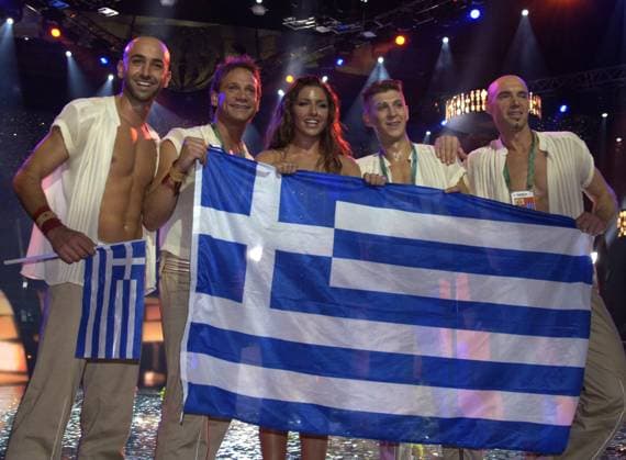 KIEV 20050521 Eurpvision Song Contest 2005 Greeces entry My Number One, featuring singer Helena Paparizou, won the Eurovision Song Contest in Kiev, Ukraine The Swedish Greek singer celebrates her win with choir and dancer Elena Paparizou Ukraine x50020x  Copyright: xLeifxRxJanssonx xTTx 50020