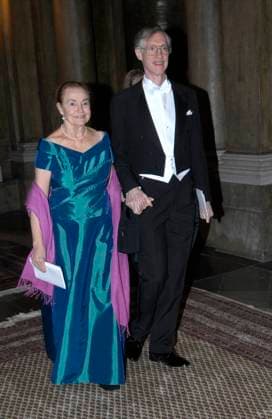 STOCKHOLM 20061211 Nobel Prize winner in physics John C Mather and his wife Jane H Mather arrive at the royal couples Nobel dinner at the Stockholm Palace PHOTO Janerik Henriksson SCANPIX Code 10010 STOCKHOLM SWEDEN x10010x  Copyright: xJANERIKxHENRIKSSONx xTTx NOBEL 2006 KUNGAMIDDAG