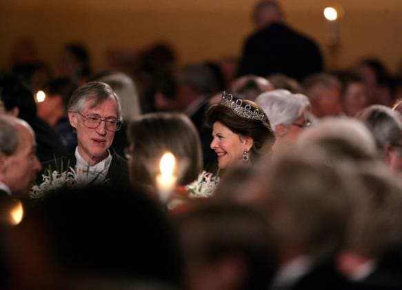 STOCKHOLM 20061210 Nobel Laureate in Physics Dr. John C Mather and Queen Silvia at the table of honor during the Nobel Banquet at the City Hall STOCKHOLM SWEDEN x10080x  Copyright: xFredrikxSandbergx xTTx NOBEL 2006 STADSHUSET