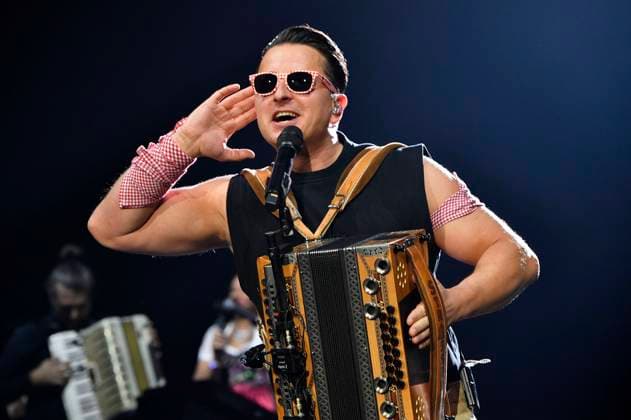 Andreas Gabalier live at a concert of his Dirndl Wahnsinn Hulapalu Tour at the Mercedes Benz Arena Berlin, 28 04 2023 Foto:xN.xKubelkax xFuturexImage