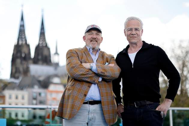 The Tatort actors Dietmar Bär and Klaus J Behrendt at a photo session on the occasion of 25 years Tatort Straßen der Welt e V on a Rhine ship at the Altstadt pier in front of Cologne Cathedral Cologne, 28 04 2023 NRW Germany Copyright: xChristophxHardtx