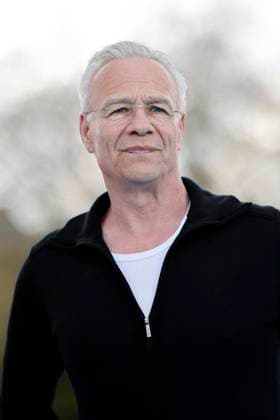 Tatort actor Klaus J Behrendt at a photo session on the occasion of 25 years Tatort Straßen der Welt e V on a Rhine ship at the Altstadt jetty Cologne, 28 04 2023 NRW Germany Copyright: xChristophxHardtx