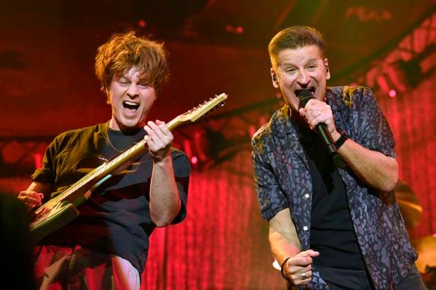 Severin von Sydow and Hartmut Engler of Pur live at a concert of the Persönlich Tour 2023 at the Mercedes Benz Arena Berlin, 29 04 2023 Foto:xN.xKubelkax xFuturexImage