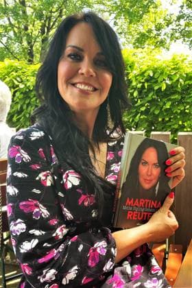 Martina Reuter, born in Vienna, is an Austrian television presenter and fashion journalist She has been part of the Sat1 Frühstücksfernsehen presenter team since August 2022