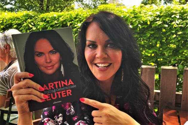 Martina Reuter, born in Vienna, is an Austrian television presenter and fashion journalist She has been part of the Sat1 Frühstücksfernsehen presenter team since August 2022