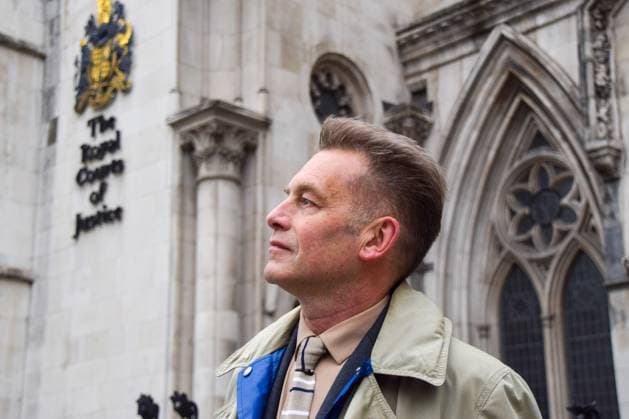 May 2, 2023, London, England, United Kingdom: Naturalist and TV presenter CHRIS PACKHAM arrives at High Court for the libel trial against the editor and two contributors of Country Squire Magazine. London United Kingdom - ZUMAv130 20230502_zip_v130_004 Copyright: xVukxValcicx
