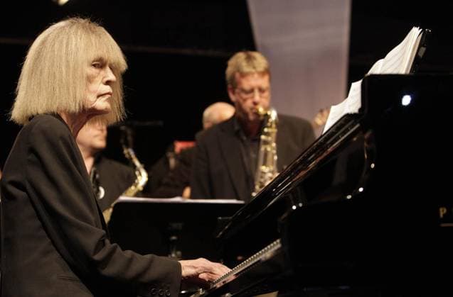 <p>Am Sonntag, 27.05.2012, fand im Schlosspark in Moers die 41.Ausgabe des Moers Festival statt. Auf dem Foto ist Carla Bley -La Lecom Francaise- zu sehen. Jazzfestival, Moers Festival, Konzert, Festival, Musik, Jazz, Open-Air, Deutschland NRW Moers Copyright: ThorstenxLindekamp
