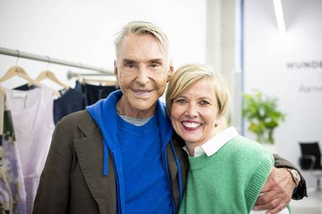 <p>Wolfgang Joop, deutscher Modedesigner und Gründer sowie Creative Director des Modelabels Wunderkind; Wolfgang Joop hat für den Fair Fashion-Anbieter Hessnatur eine limitierte Kollektion entworfen und präsentiert sie am 03.05.2023 zusammen mit Andrea Homann, Co-CEO bei dem Modelabel Hessnatur im Showroom von Silk Relations in Berlin< p> Buntes De Copyright: AnikkaxBauer doc7q1k27cecyerrc6eele ,EDITORIAL USE ONLY