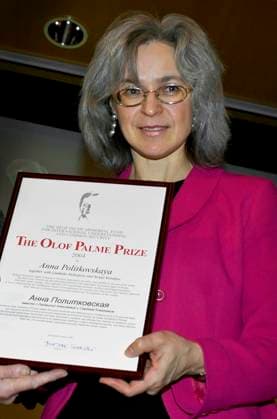 STOCKHOLM 20061007 ARCHIVE The Russian journalist Anna Politkovskaya, who reported extensively on the war in Chechnya, has been shot dead in Moscow, according to the Interfax news agency The Palme Prize 2004 was awarded by Lisbeth Palme at a ceremony in Stockholm 20050128 in the picture Winner Anna Politkovskaya STOCKHOLM SWEDEN x10090x  Copyright: xClaudioxBrescianix xTTx ANNA POLITKOVSKAJA