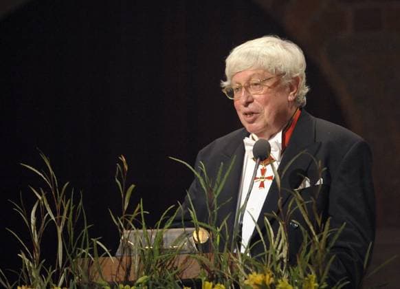 STOCKHOLM 2007 12 10 chemistry prize laureate Gerhard Ertl holds his speech at the Nobel banquet in Stockholm Town Hall dec 10 2007 STOCKHOLM SWEDEN x10060x  Copyright: xHENRIKxMONTGOMERYx xTTx NOBEL BANQUET