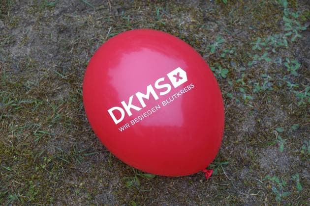 Balloon with DKMS Balloon with DKMS, 06 05 2023, Fichtenwalde, Brandenburg, On a red balloon is the lettering DKMS