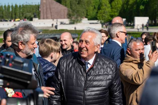 The former SED and head of state Egon Krenz on Victory Day at the Soviet Memorial in Berlin Treptow