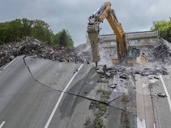 <p>Petitionsausschuss des Deutschen Bundestages besichtigt am Dienstag den 16. Mai 2023 die Rahmedetalbrücke und verschiedener Verkehrsschwerpunkte bei Lüdenscheid. Deutschland NRW Lüdenscheid Copyright: RalfxRottmann