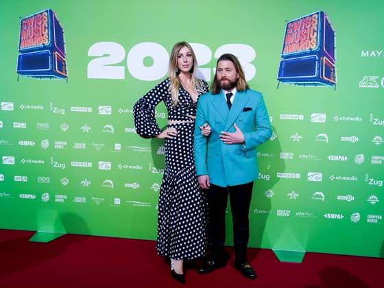 17 05 2023, Zug, Bossard Arena, SWISS MUSIC AWARDS, singer Baschi civil name Sebastian Bürgin with his wife Alana Netzer Zug Bossard Arena Zug Switzerland  Copyright: xJustPictures.ch DanielaxPorcellix