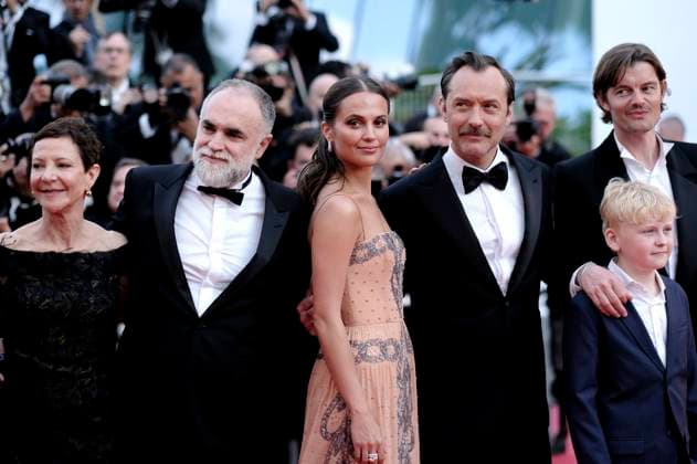 Gabrielle Tana, Karim Ainouz, Alicia Vikander, Jude Law, guest and Sam Riley at the premiere of the feature film Firebrand at the Festival de Cannes 2023 76 Cannes International Film Festival at the Palais des Festivals Cannes, 21 05 2023. Foto:xD.xBedrosianx xFuturexImage