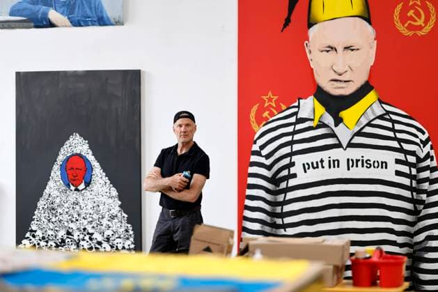 Banana sprayer Thomas Baumgärtel in his studio in Cologne The artist has just returned from a trip through Ukraine, where he applied protest art to various buildings and objects such as destroyed tanks Cologne, 23 05 2023 NRW Germany Copyright: xChristophxHardtx