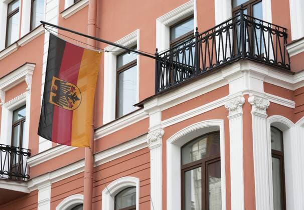 Russia Germany Consulates Visa Applications Suspension 8445507 31.05.2023 A flag is seen on the balcony of the German consulate general in St.Petersburg, Russia. Starting in June, the visa departments of the German consulates general in Kaliningrad, St. Petersburg, Yekaterinburg and Novosibirsk will stop accepting visa applications, with all documents to be processed by the German Embassy in Moscow. Alexei Danichev Sputnik St. Petersburg Russia  Copyright: xAlexeixDanichevx